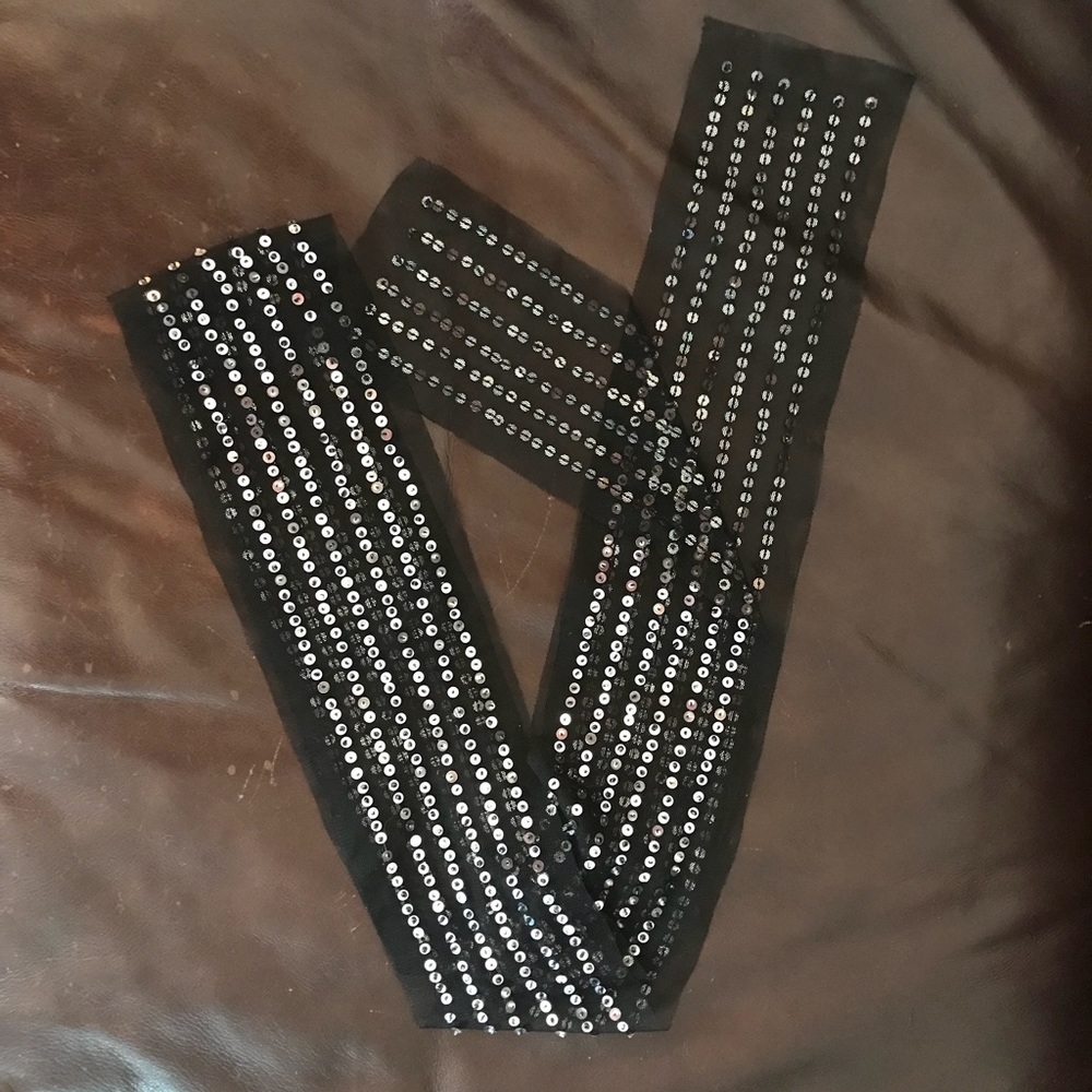 A beautiful sequin scarf. Black